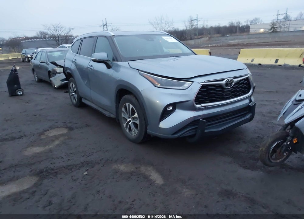 2021 TOYOTA HIGHLANDER XLE VIN: 5TDHZRBH1MS088723