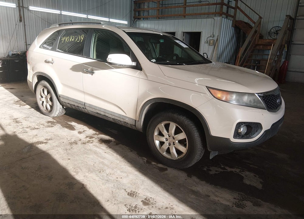 2011 KIA SORENTO LX VIN: 5XYKT3A19BG070912