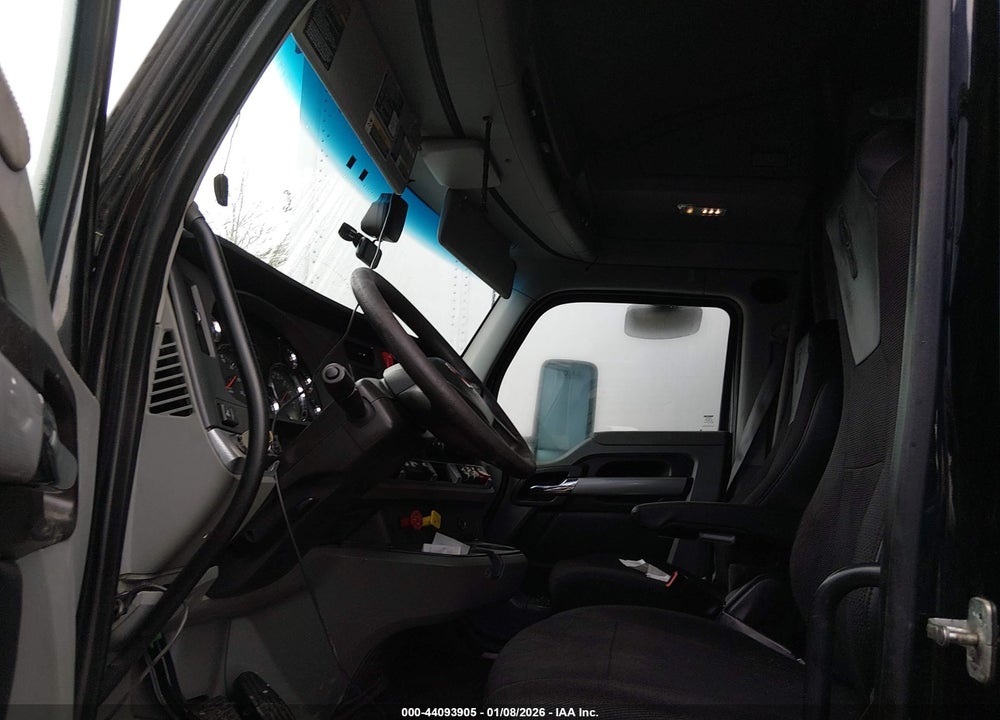 2020 KENWORTH T680 VIN: 1XKYD49X8LJ344726
