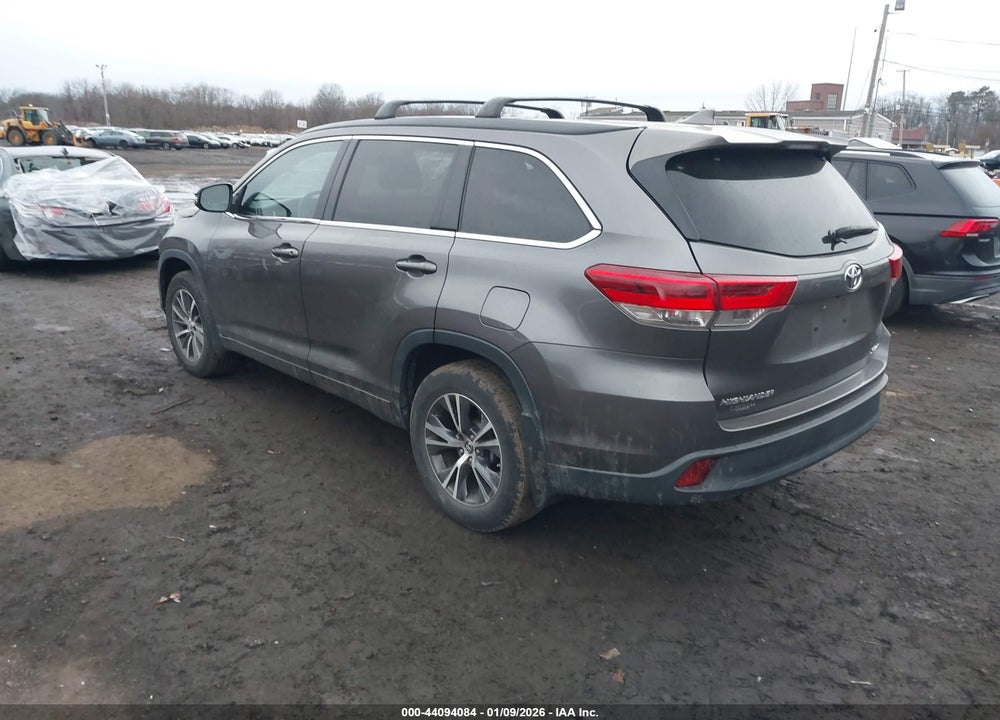 2017 TOYOTA HIGHLANDER SE VIN: 5TDJZRFH5HS446066