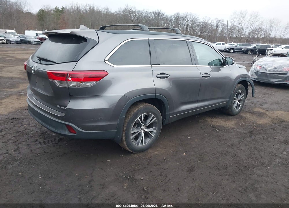 2017 TOYOTA HIGHLANDER SE VIN: 5TDJZRFH5HS446066