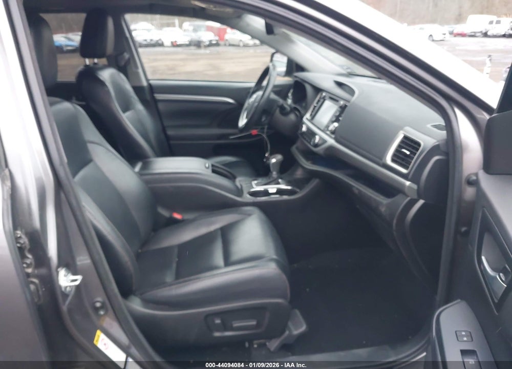 2017 TOYOTA HIGHLANDER SE VIN: 5TDJZRFH5HS446066