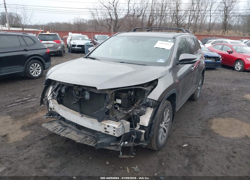 2017 TOYOTA HIGHLANDER SE VIN: 5TDJZRFH5HS446066