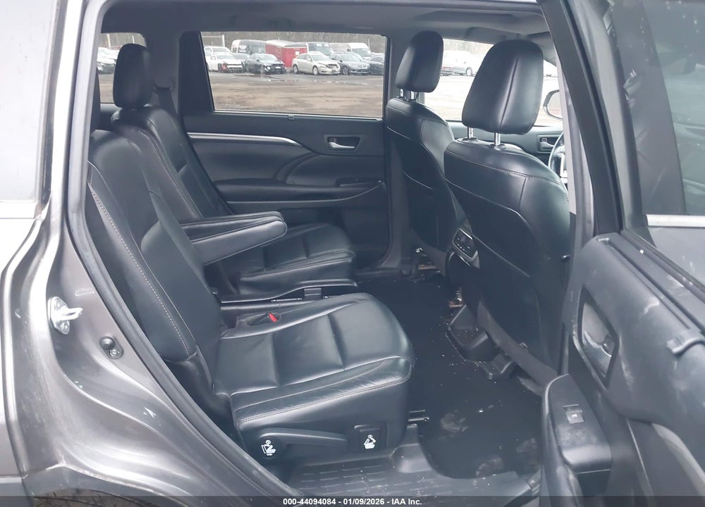 2017 TOYOTA HIGHLANDER SE VIN: 5TDJZRFH5HS446066