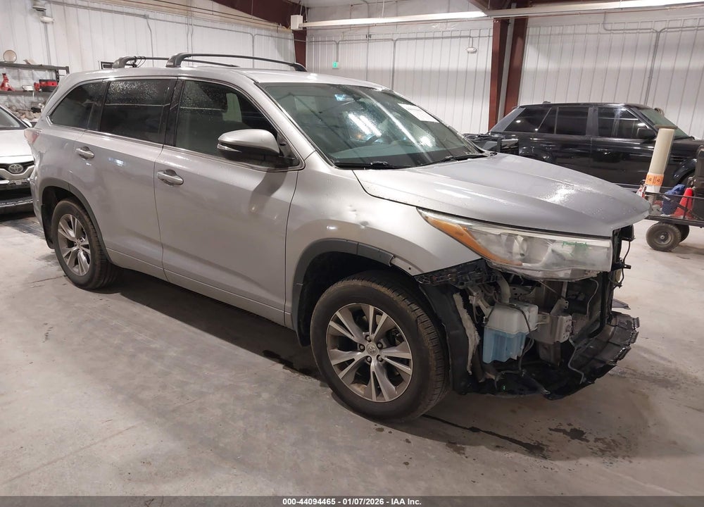 2015 TOYOTA HIGHLANDER LE PLUS V6 VIN: 5TDBKRFH5FS108608
