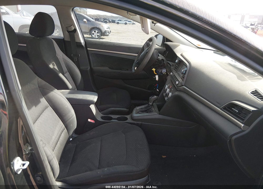2019 HYUNDAI ELANTRA SE VIN: 5NPD74LF3KH406087