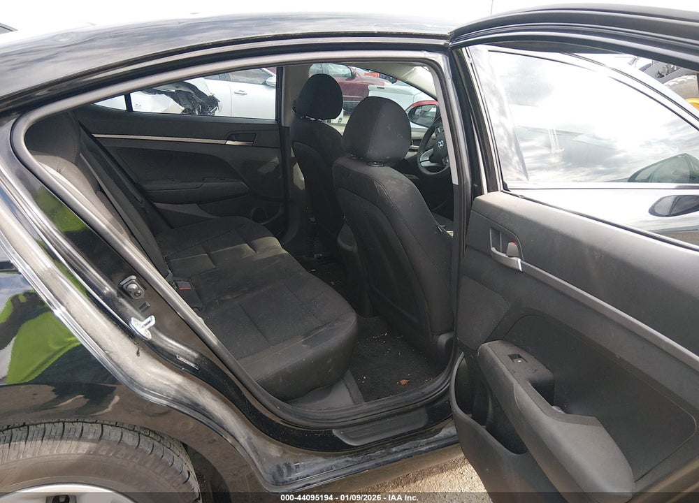 2019 HYUNDAI ELANTRA SE VIN: 5NPD74LF3KH406087
