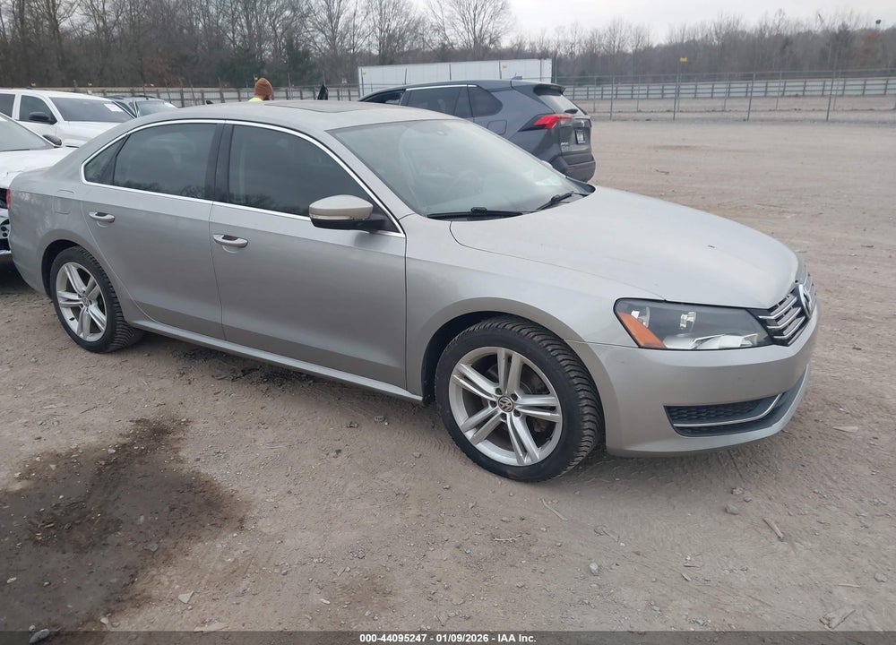2014 VOLKSWAGEN PASSAT 2.0L TDI SE VIN: 1VWBN7A33EC110443