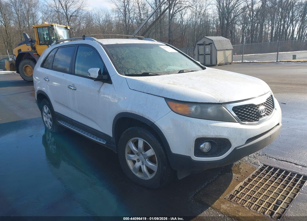 2011 KIA SORENTO LX VIN: 5XYKT4A12BG173949