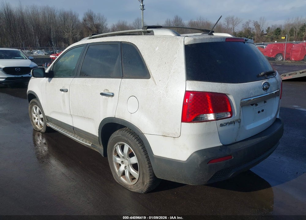 2011 KIA SORENTO LX VIN: 5XYKT4A12BG173949