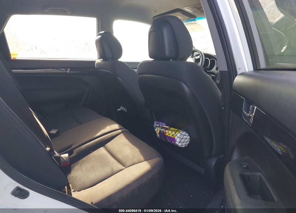 2011 KIA SORENTO LX VIN: 5XYKT4A12BG173949