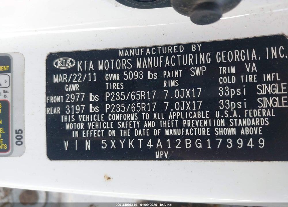 2011 KIA SORENTO LX VIN: 5XYKT4A12BG173949