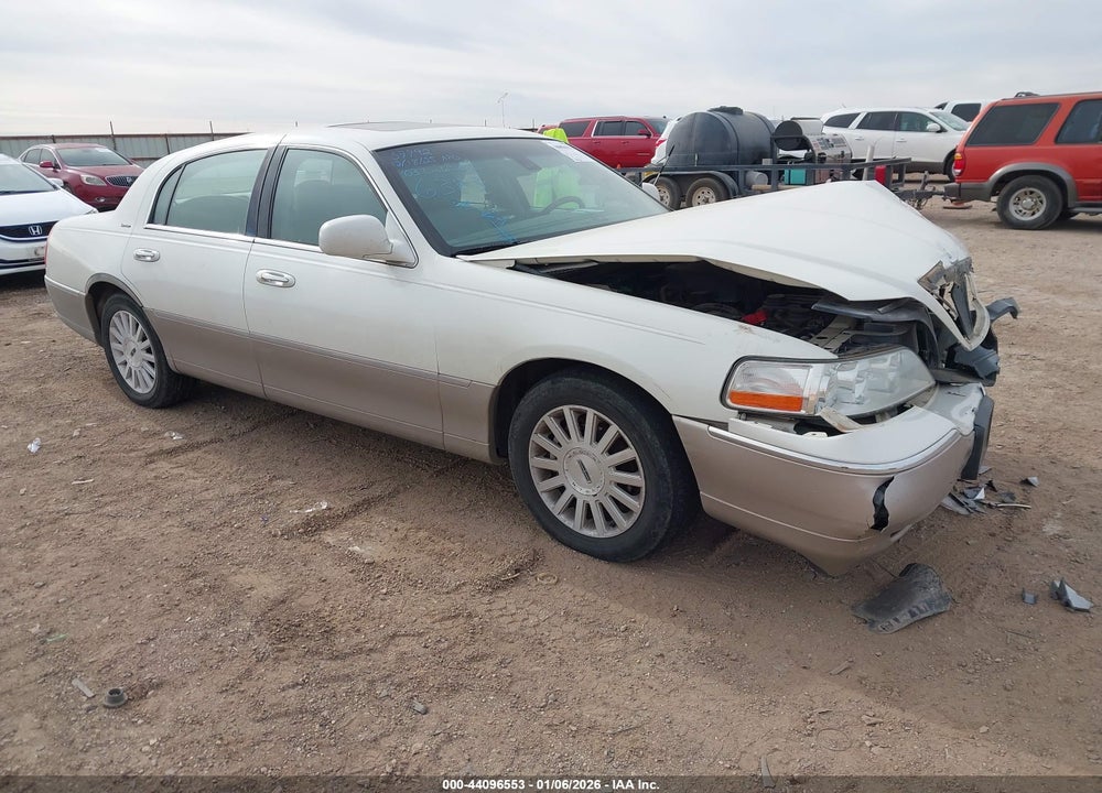 2003 LINCOLN TOWN CAR SIGNATURE VIN: 1LNHM82WX3Y676383