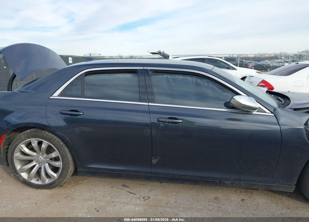 2018 CHRYSLER 300 TOURING VIN: 2C3CCAAG2JH283461