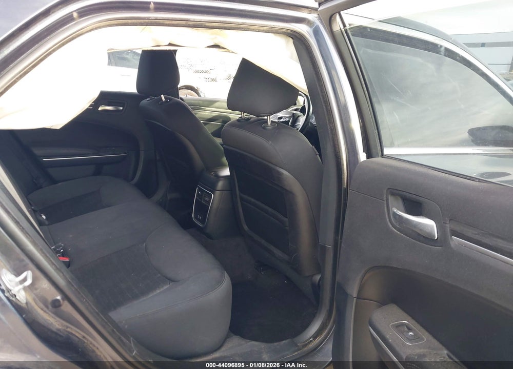 2018 CHRYSLER 300 TOURING VIN: 2C3CCAAG2JH283461