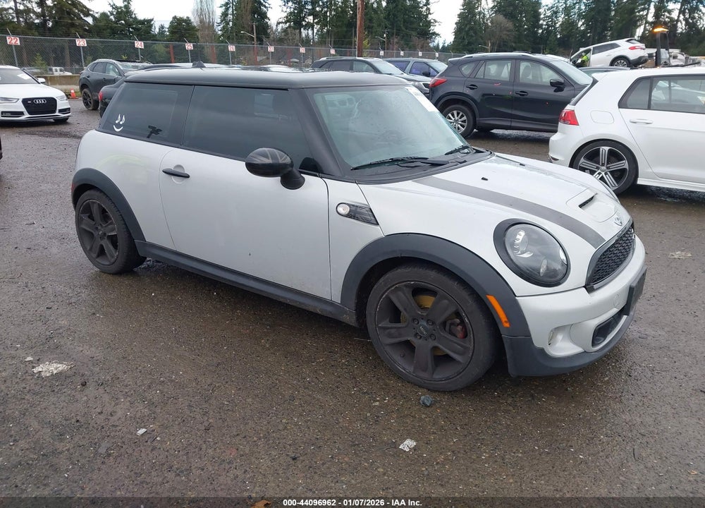 2012 MINI COOPER S VIN: WMWSV3C58CT385732
