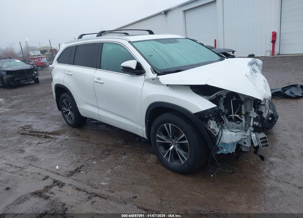 2016 TOYOTA HIGHLANDER XLE V6 VIN: 5TDJKRFH5GS330529