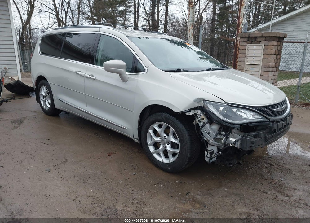 2017 CHRYSLER PACIFICA TOURING-L PLUS VIN: 2C4RC1EG4HR622418