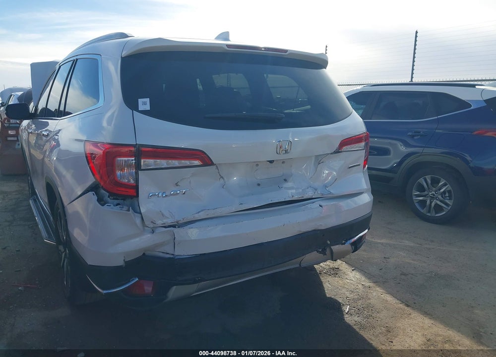 2021 HONDA PILOT 2WD TOURING 8 PASSENGER VIN: 5FNYF5H97MB023526