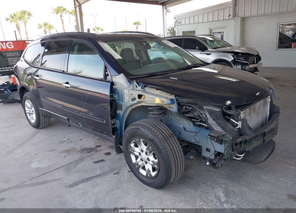 2017 CHEVROLET TRAVERSE LS VIN: 1GNKRFED4HJ137601