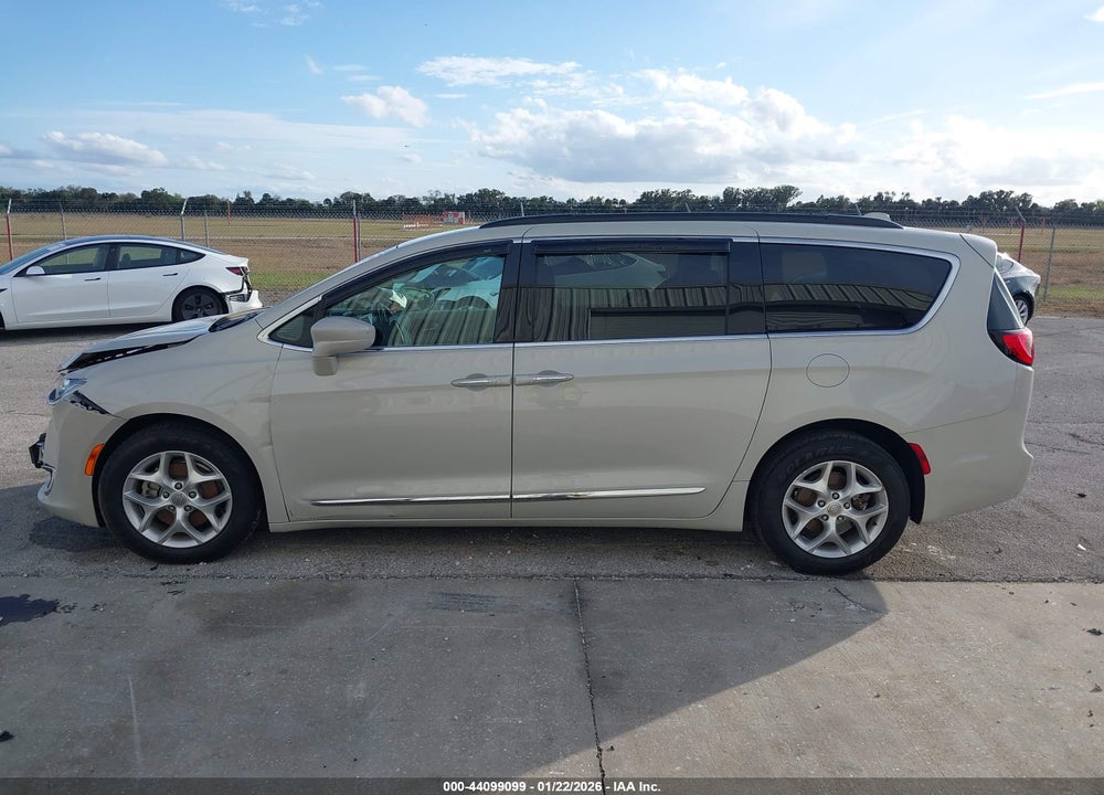 2017 CHRYSLER PACIFICA TOURING-L VIN: 2C4RC1BG1HR788576