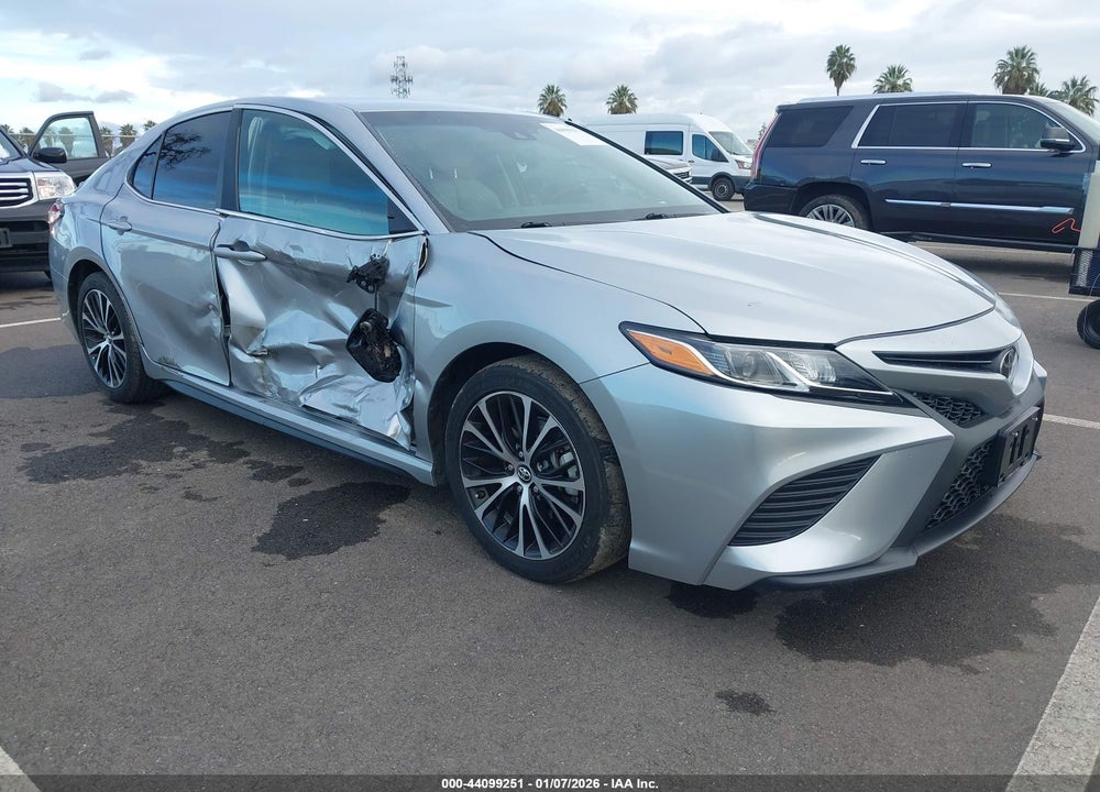 2018 TOYOTA CAMRY SE VIN: 4T1B11HK5JU617157