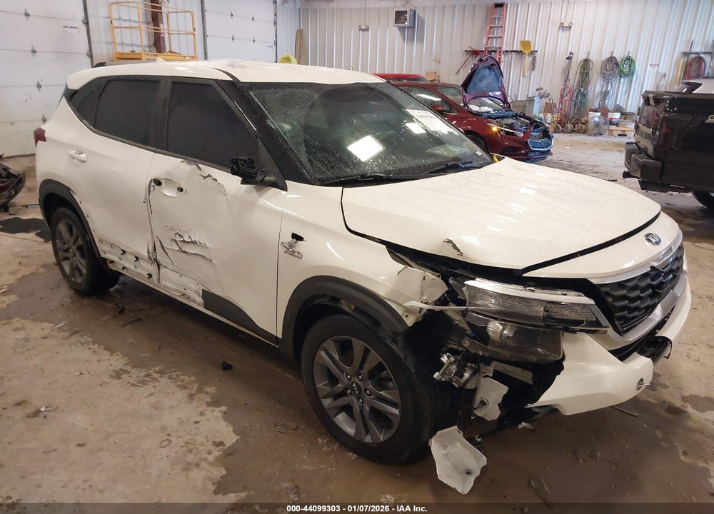 2021 KIA SELTOS LX VIN: KNDEPCAA8M7185129