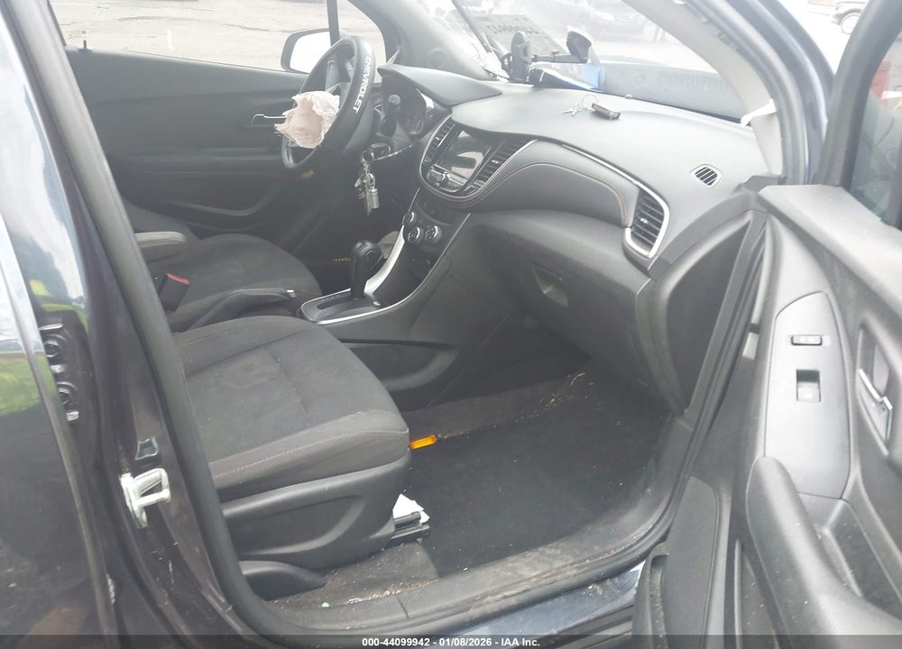 2018 CHEVROLET TRAX LS VIN: 3GNCJKSB2JL167377
