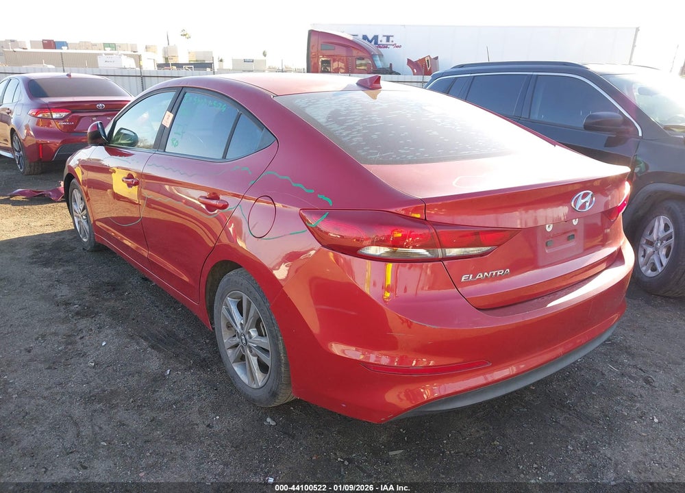 2018 HYUNDAI ELANTRA SEL VIN: 5NPD84LF7JH242225