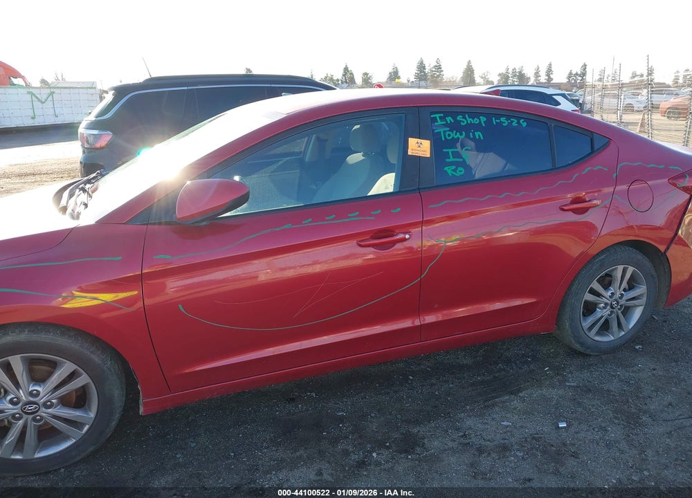 2018 HYUNDAI ELANTRA SEL VIN: 5NPD84LF7JH242225