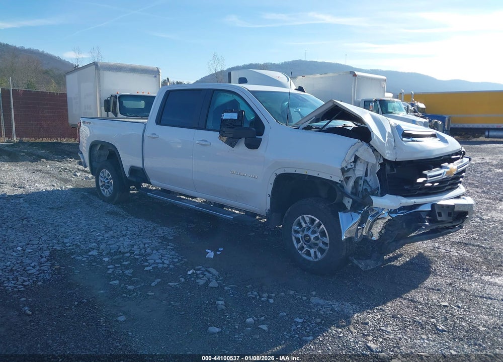 2024 CHEVROLET SILVERADO 2500HD 4WD  STANDARD BED LT VIN: 1GC4YNE73RF329279