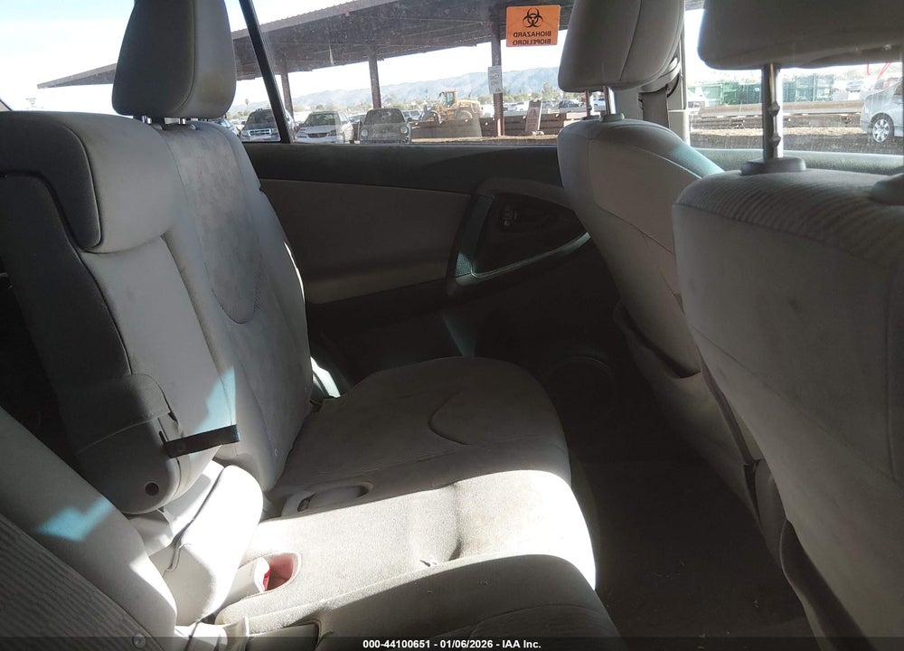 2011 TOYOTA RAV4 VIN: 2T3KF4DV0BW096781
