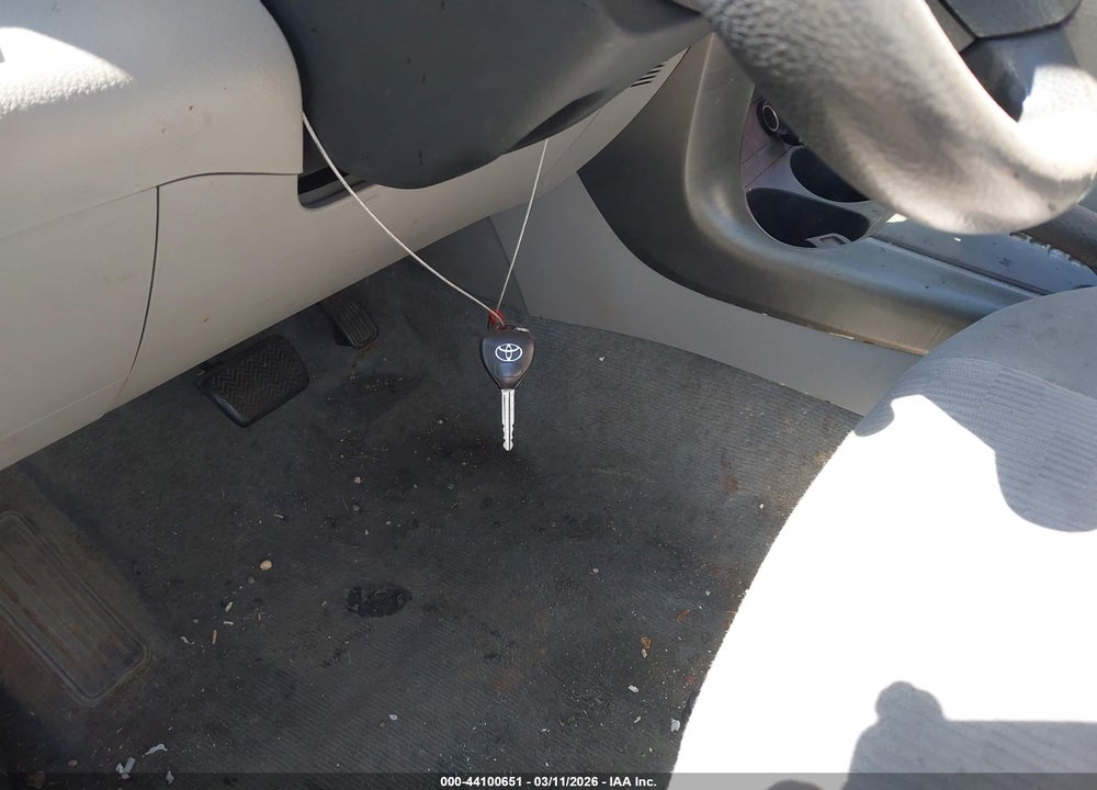 2011 TOYOTA RAV4 VIN: 2T3KF4DV0BW096781