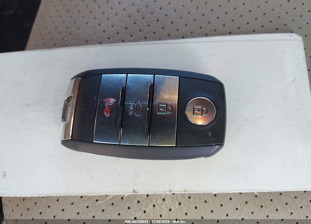 2014 KIA SORENTO LX VIN: 5XYKT3A67EG469544
