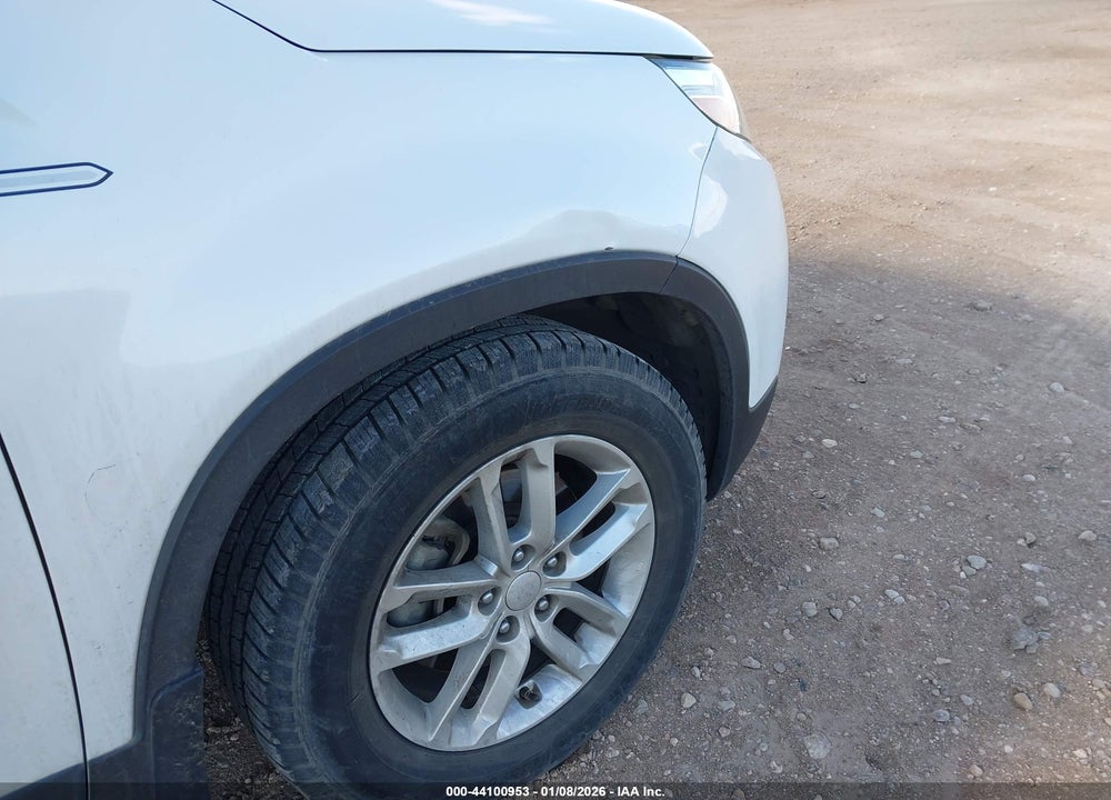 2014 KIA SORENTO LX VIN: 5XYKT3A67EG469544