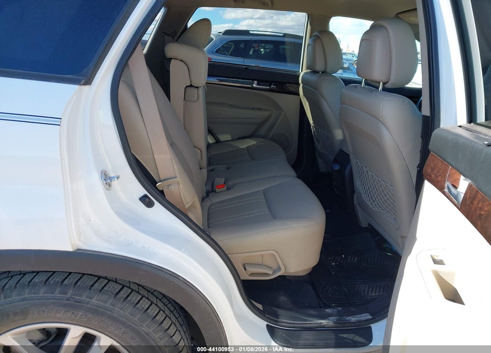 2014 KIA SORENTO LX VIN: 5XYKT3A67EG469544