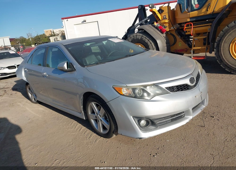 2014 TOYOTA CAMRY SE VIN: 4T1BF1FK7EU447894