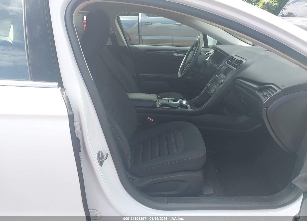 2018 FORD FUSION S VIN: 3FA6P0G7XJR241368