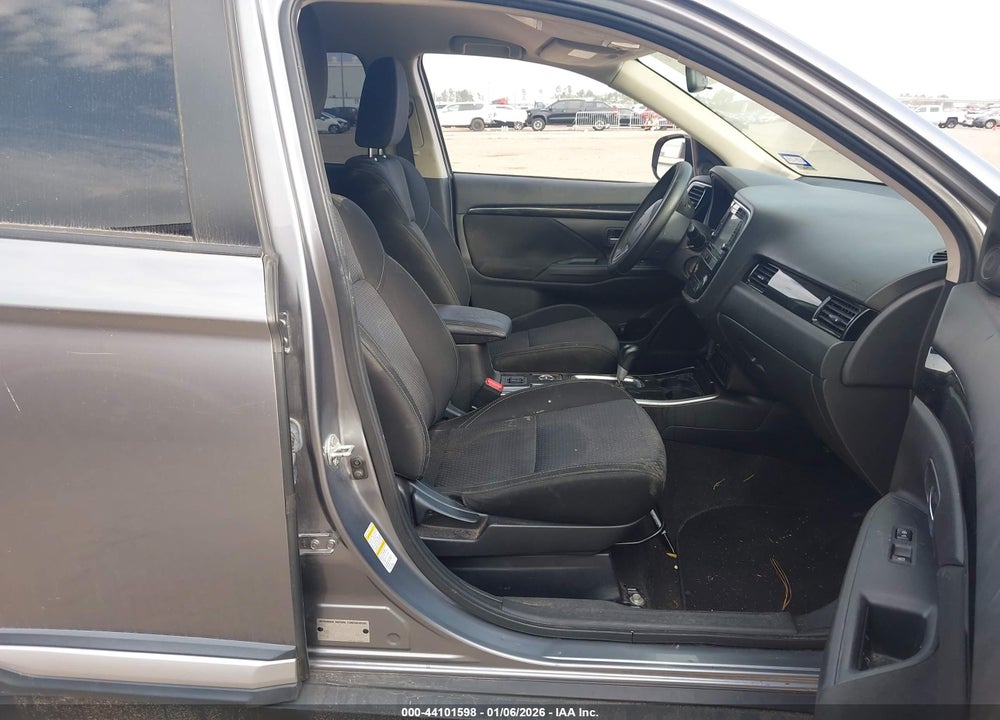 2019 MITSUBISHI OUTLANDER ES VIN: JA4AZ3A38KZ012166