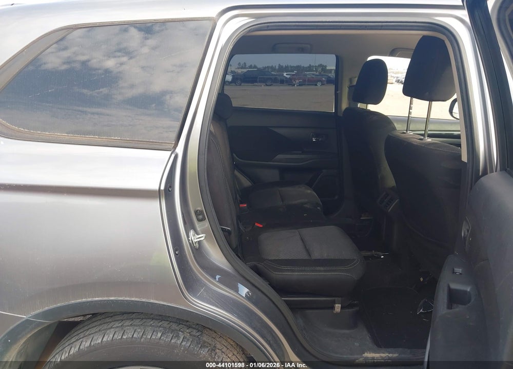 2019 MITSUBISHI OUTLANDER ES VIN: JA4AZ3A38KZ012166