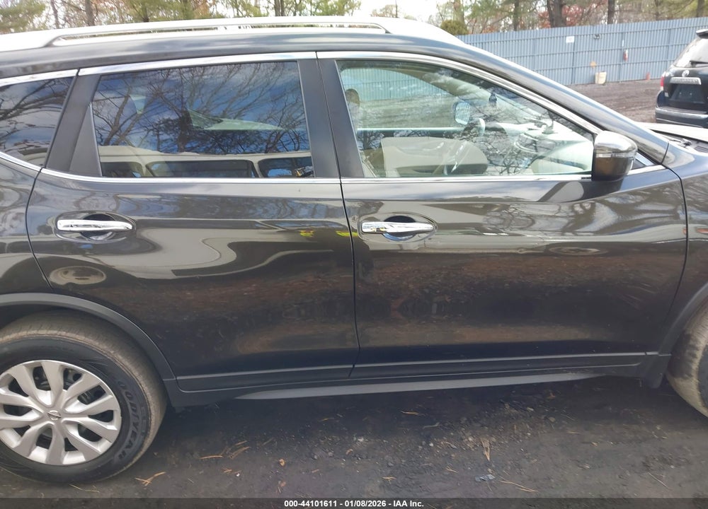 2017 NISSAN ROGUE S VIN: KNMAT2MV4HP519679