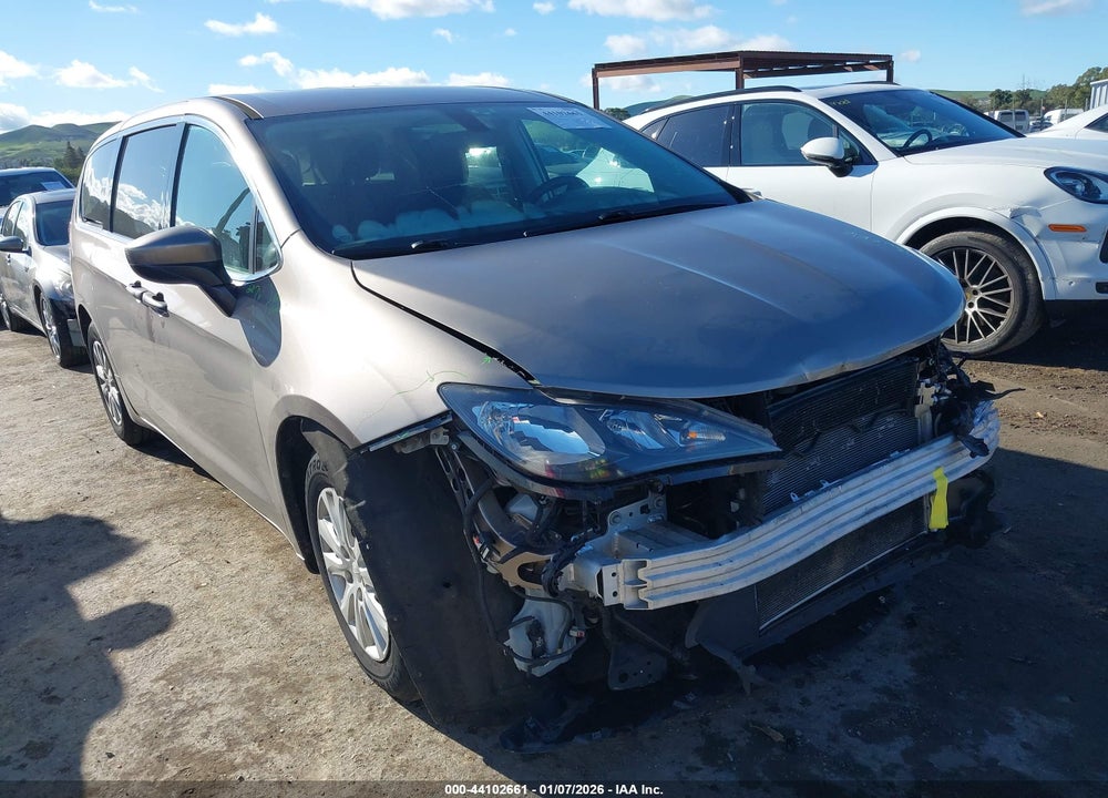 2018 CHRYSLER PACIFICA L VIN: 2C4RC1AG3JR122438