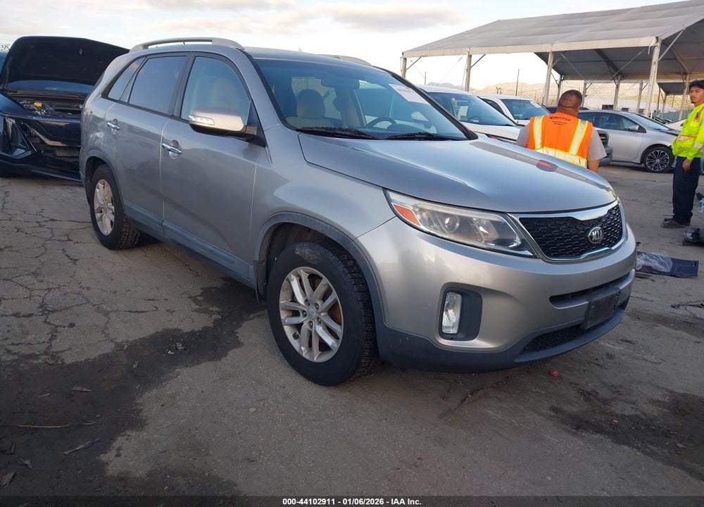 2015 KIA SORENTO LX VIN: 5XYKT4A64FG557507