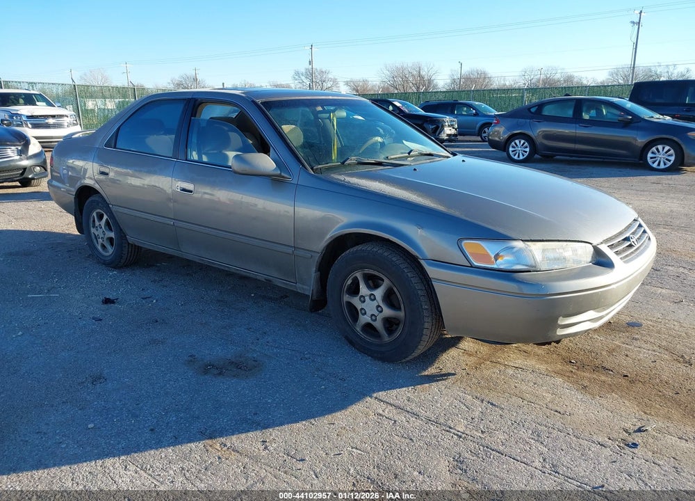 1999 TOYOTA CAMRY LE VIN: 4T1BG22K4XU592998