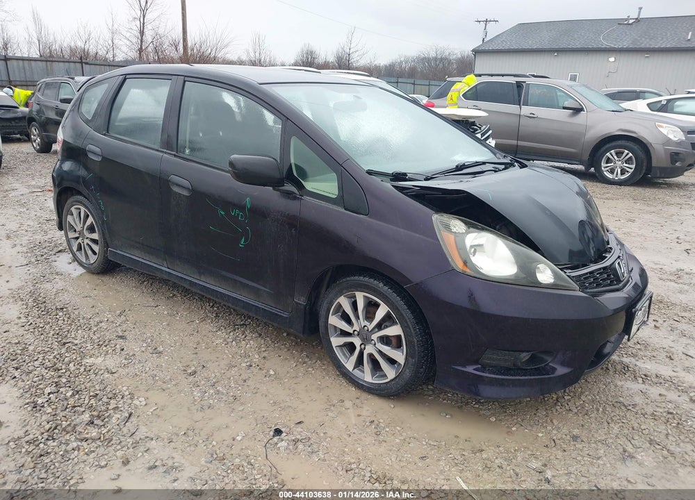 2013 HONDA FIT SPORT VIN: JHMGE8H57DC001602