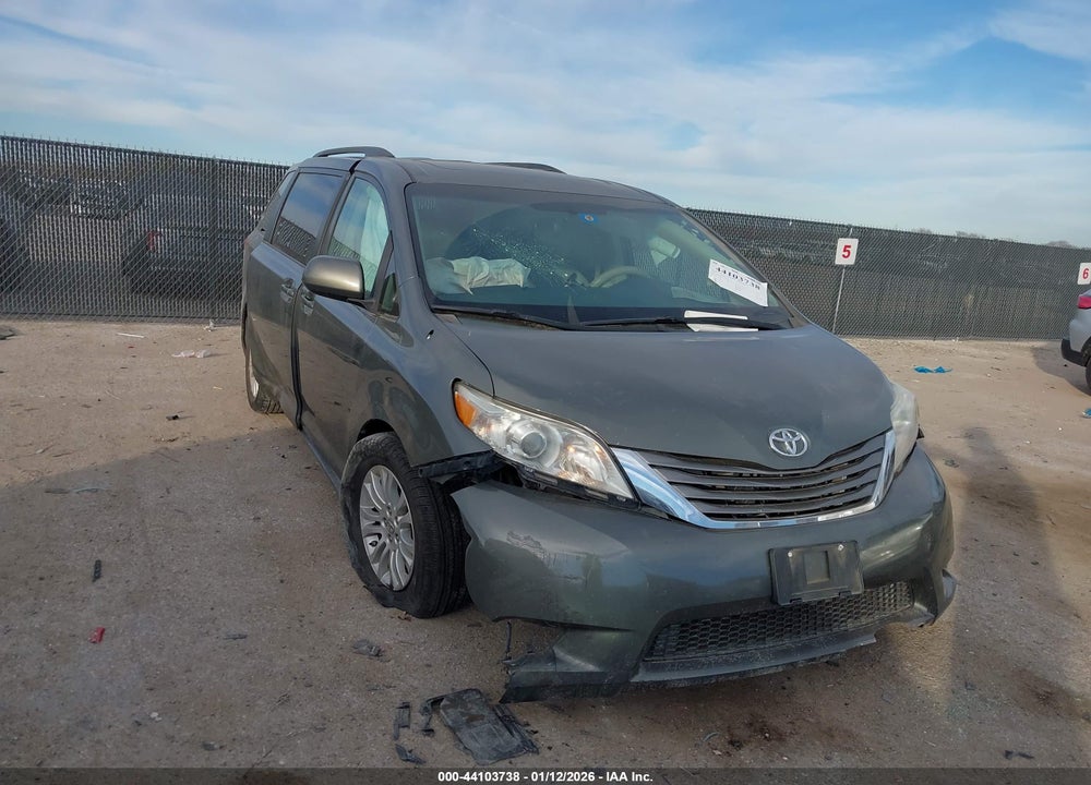 2012 TOYOTA SIENNA XLE V6 8 PASSENGER VIN: 5TDYK3DC3CS200780