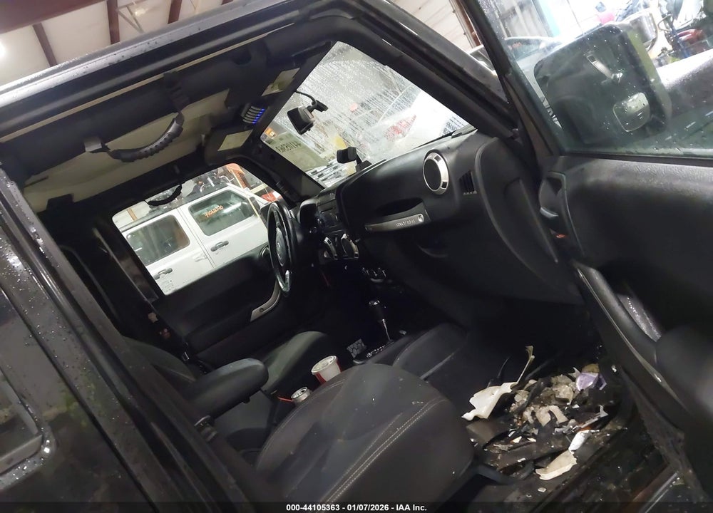 2016 JEEP WRANGLER UNLIMITED SAHARA VIN: 1C4BJWEG5GL290467