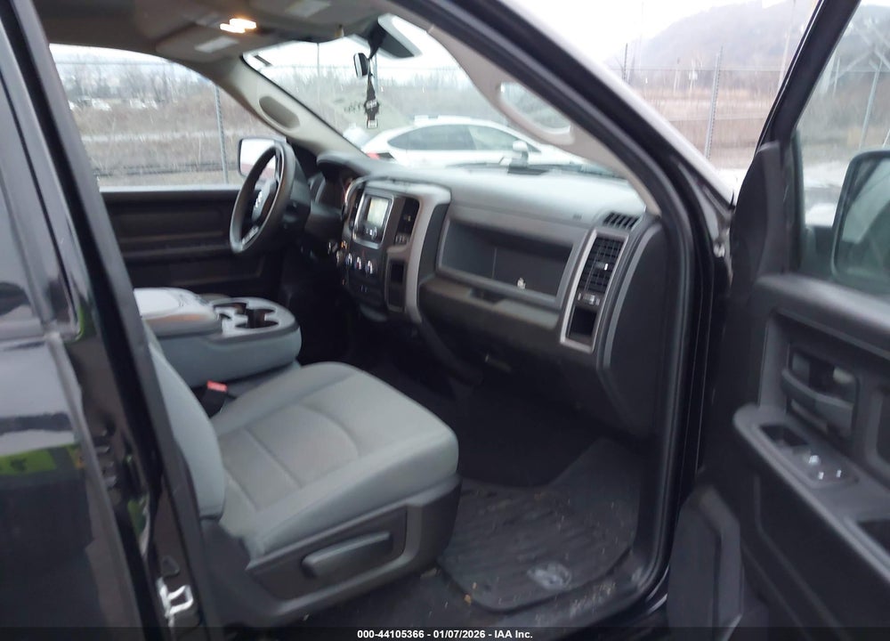 2019 RAM 1500 CLASSIC EXPRESS  4X4 6'4 BOX VIN: 1C6RR7FG6KS670256