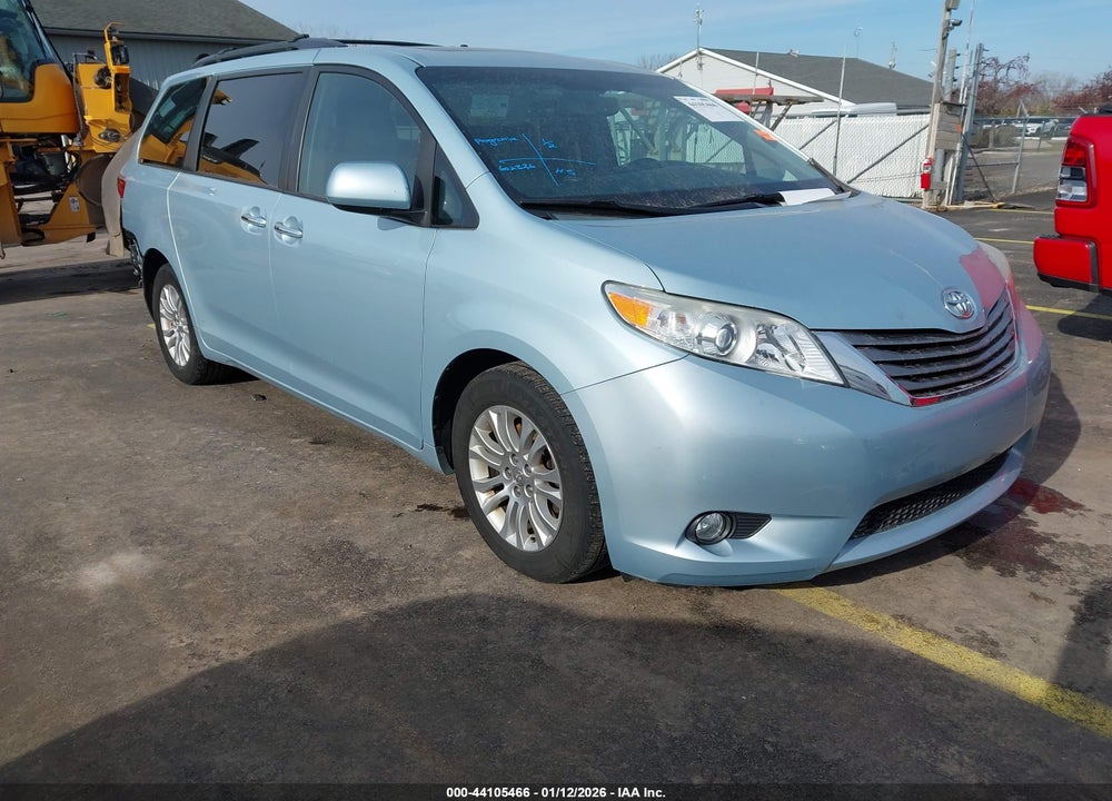 2015 TOYOTA SIENNA XLE 8 PASSENGER VIN: 5TDYK3DC1FS584983