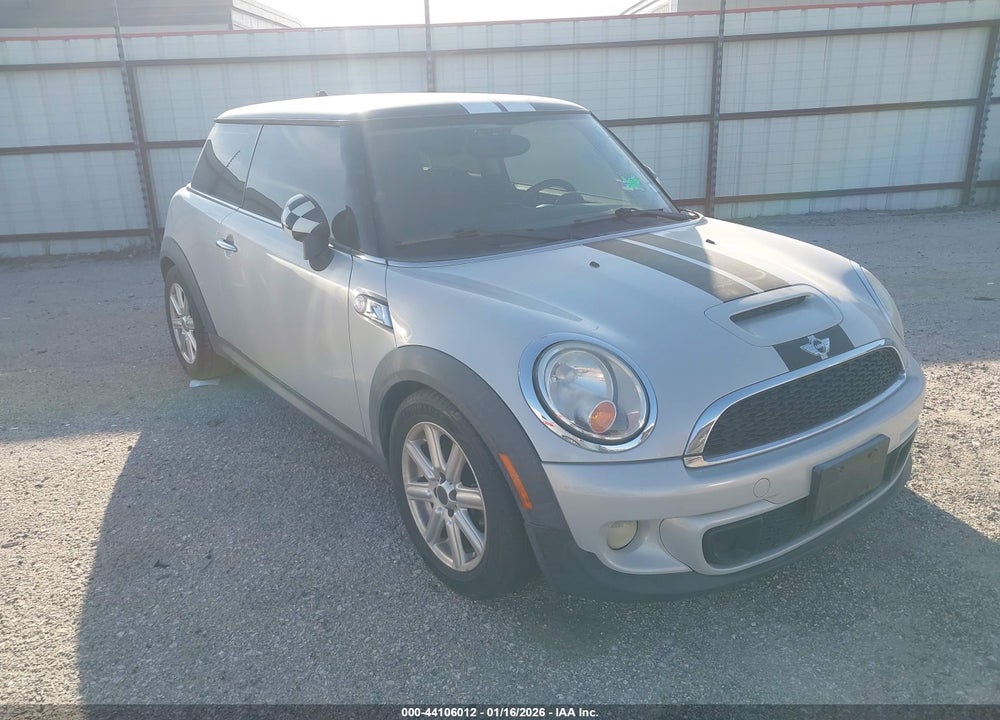 2012 MINI COOPER S VIN: WMWSV3C5XCTY18483